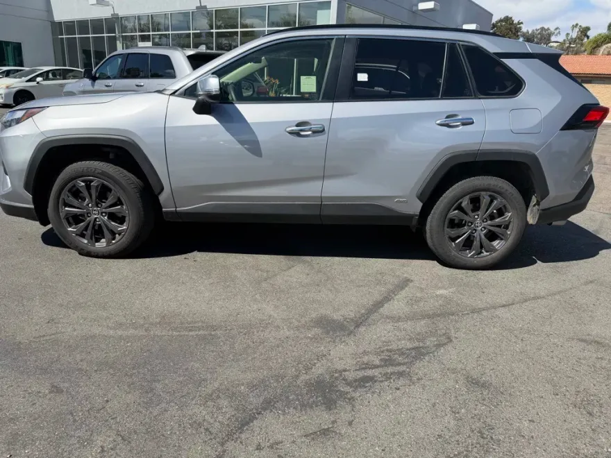 2023 Toyota RAV4 Hybrid Limited photo 1