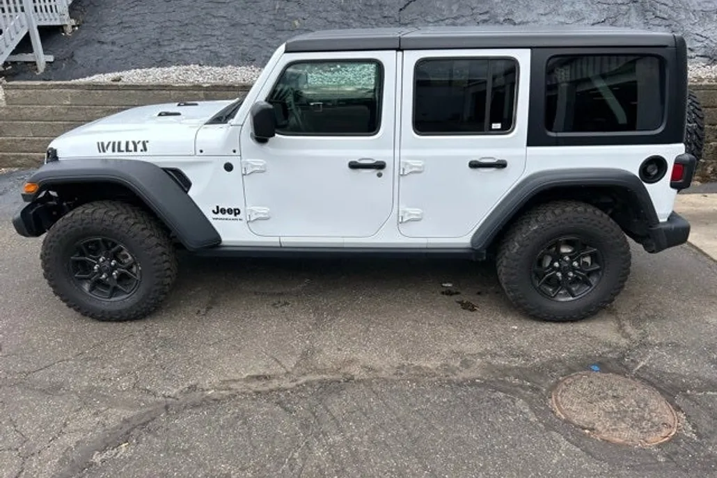 2024 Jeep Wrangler Willys photo 1