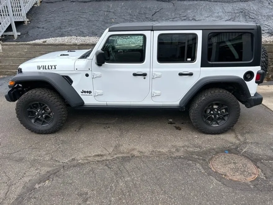 2024 Jeep Wrangler Willys photo 1