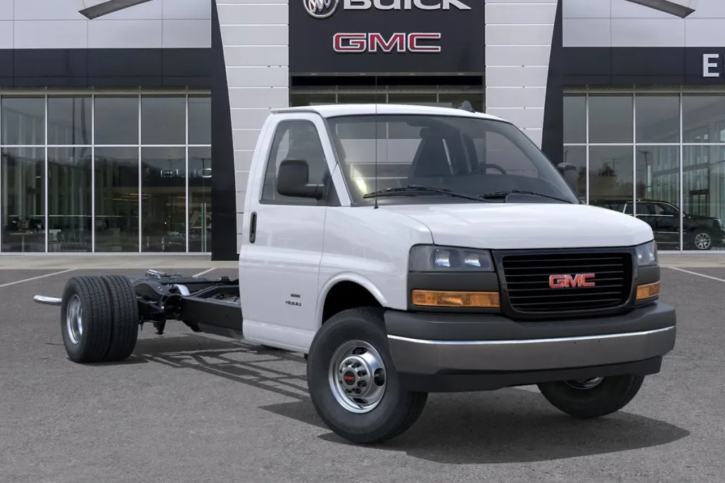 2025 Gmc Savana Cutaway 3500 photo 1