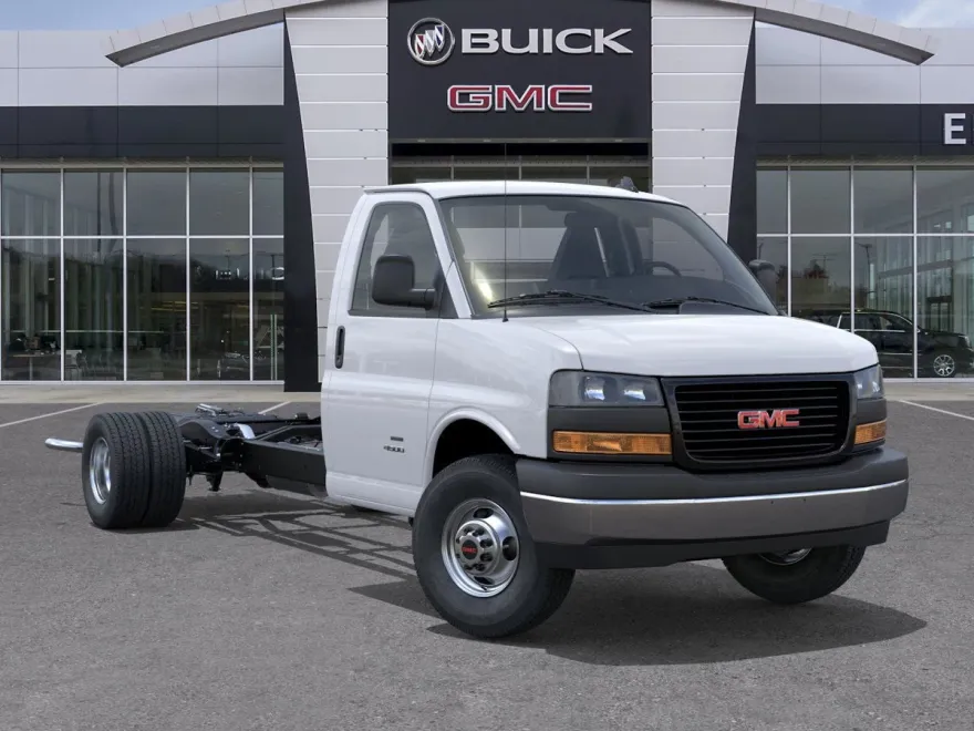 2025 Gmc Savana Cutaway 3500 photo 1
