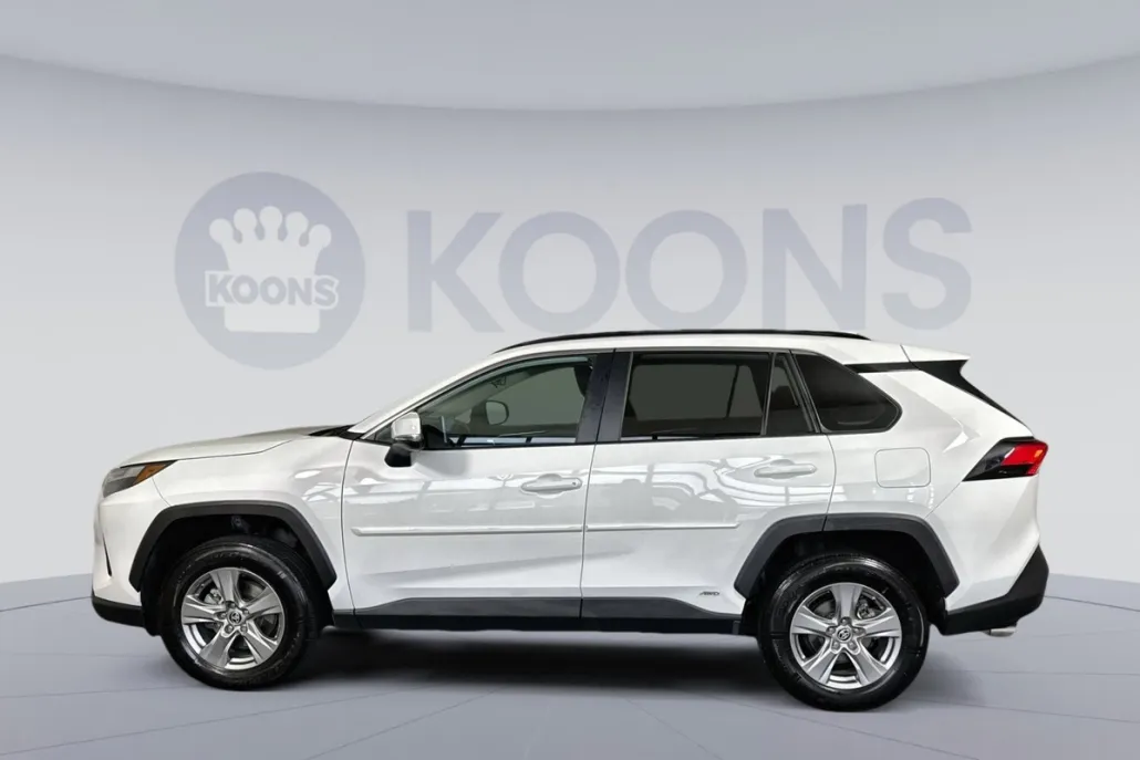 2024 Toyota RAV4 Hybrid LE photo 1