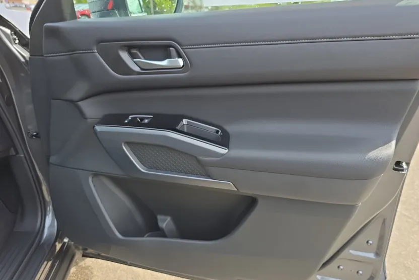 2025 Nissan Pathfinder SL photo 1