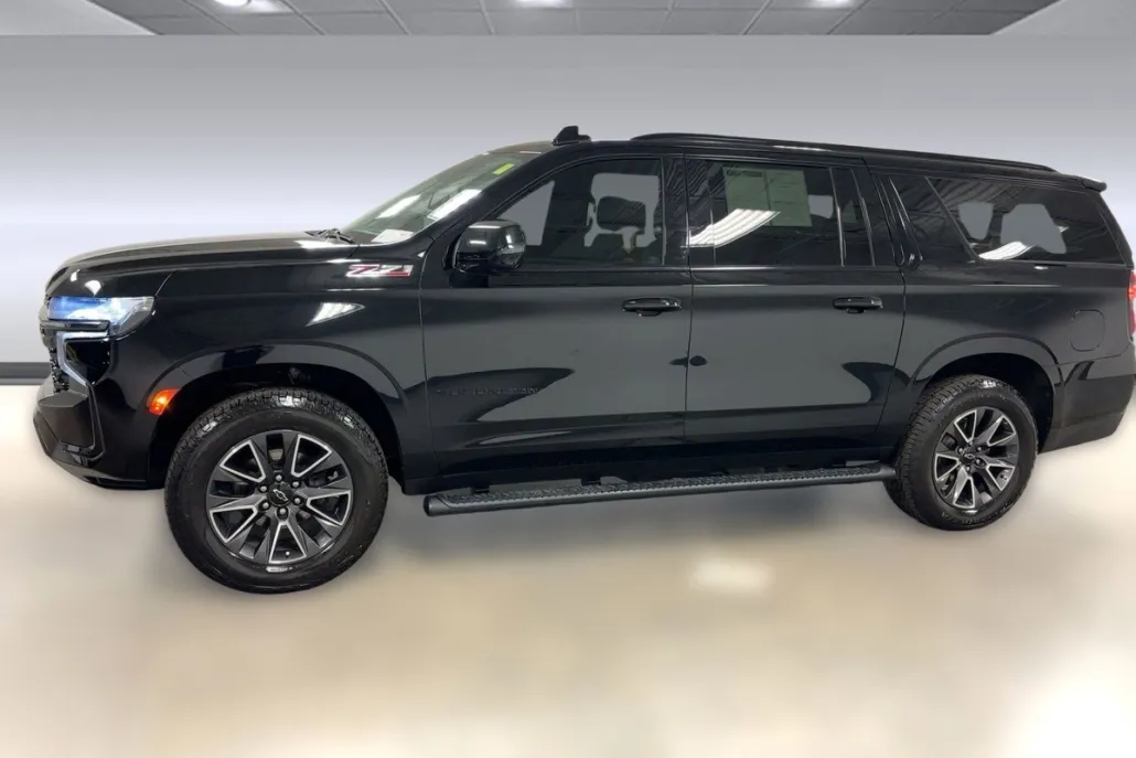 2021 Chevrolet Suburban Z71 photo 1