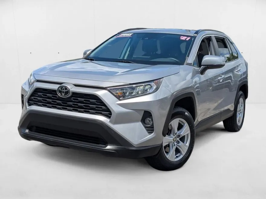 2021 Toyota RAV4 XLE photo 1