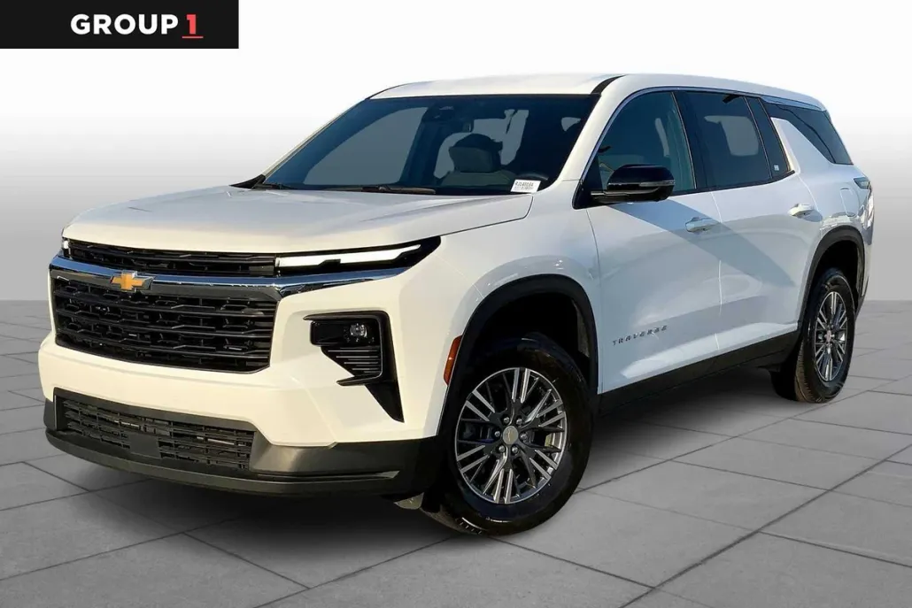 2024 Chevrolet Traverse LS photo 1