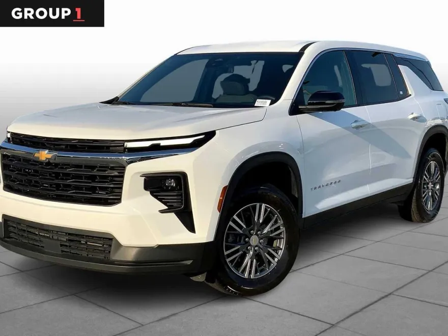 2024 Chevrolet Traverse LS photo 1