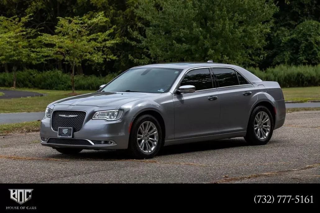 2017 Chrysler 300 photo 1