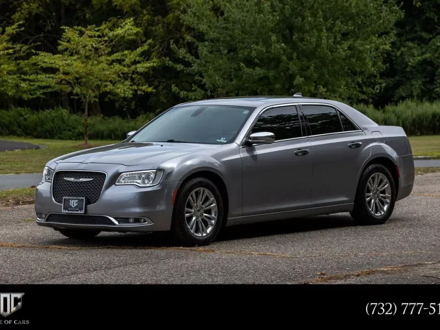 2017 Chrysler 300 photo 1