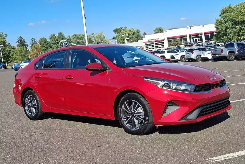 2024 Kia Forte LXS photo 1