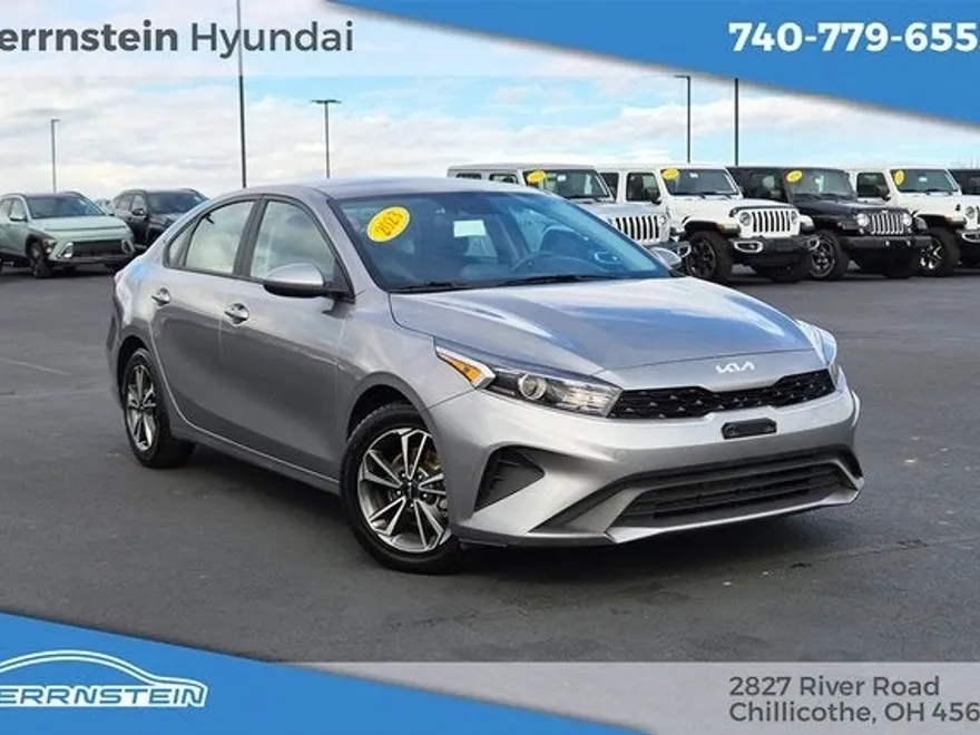 2023 Kia Forte LXS photo 1