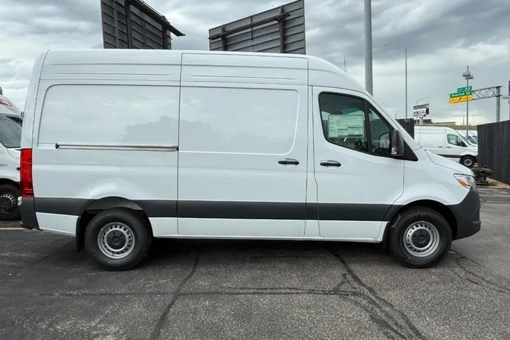2025 Mercedes Benz Sprinter 2500 144 WB photo 1