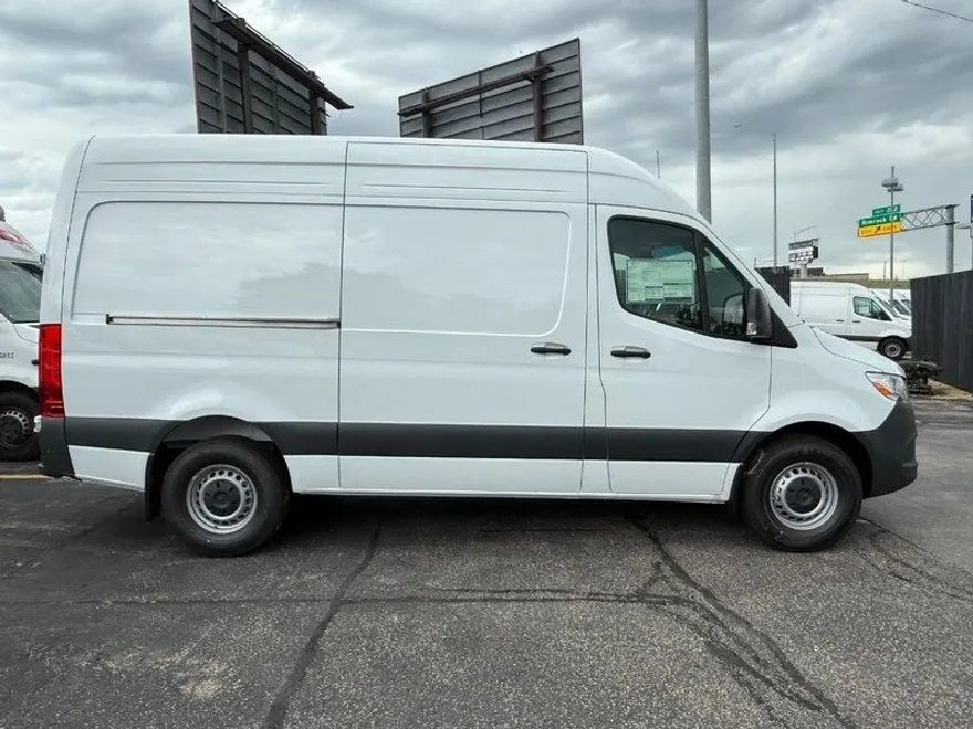 2025 Mercedes Benz Sprinter 2500 144 WB photo 1