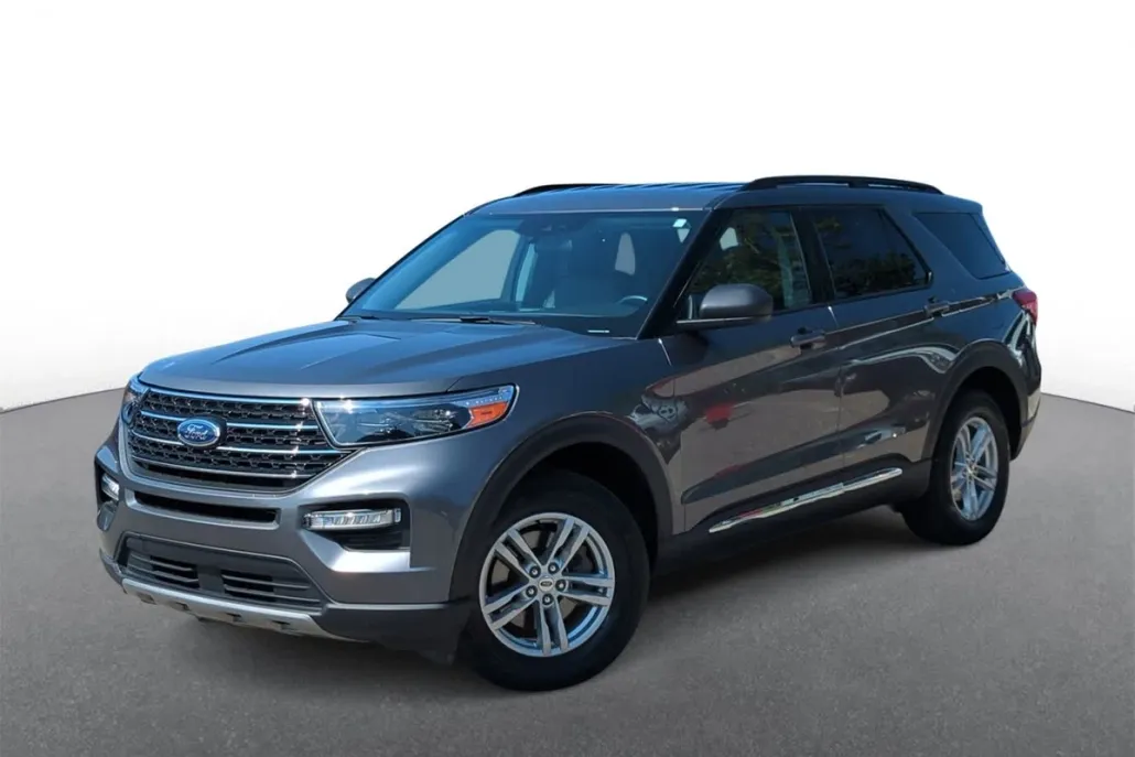 2023 Ford Explorer XLT photo 1