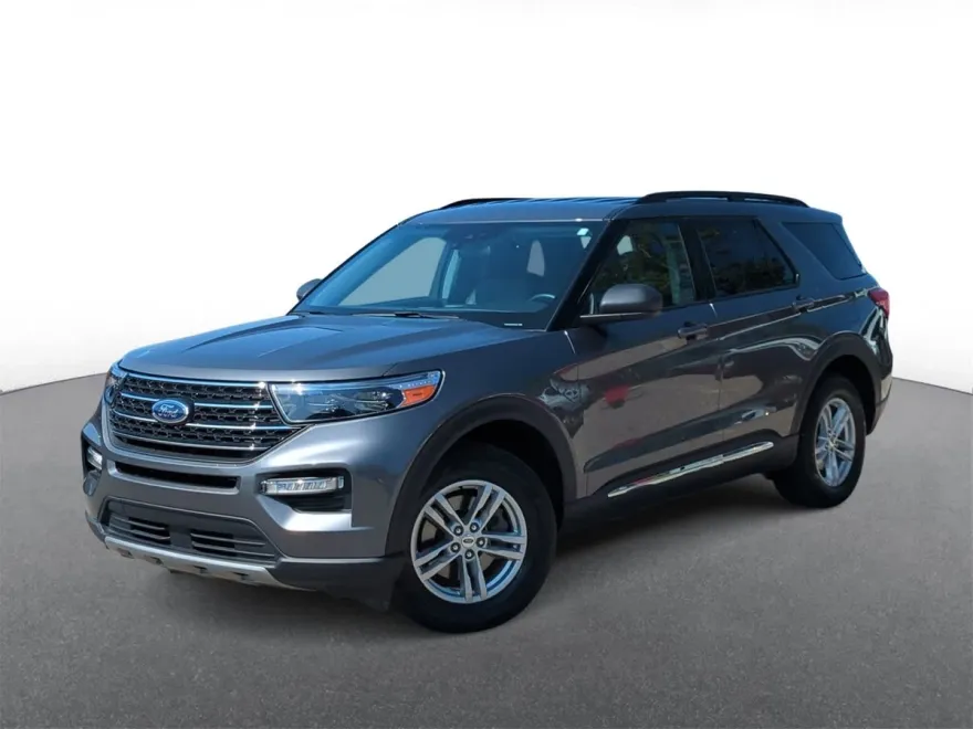 2023 Ford Explorer XLT photo 1