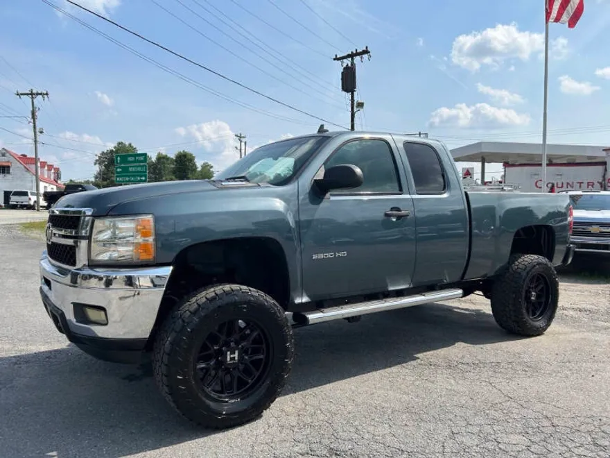 2011 Chevrolet Silverado 2500HD LT photo 1