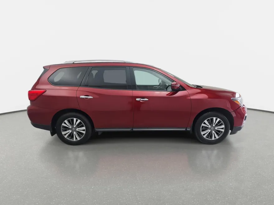 2019 Nissan Pathfinder SV photo 1