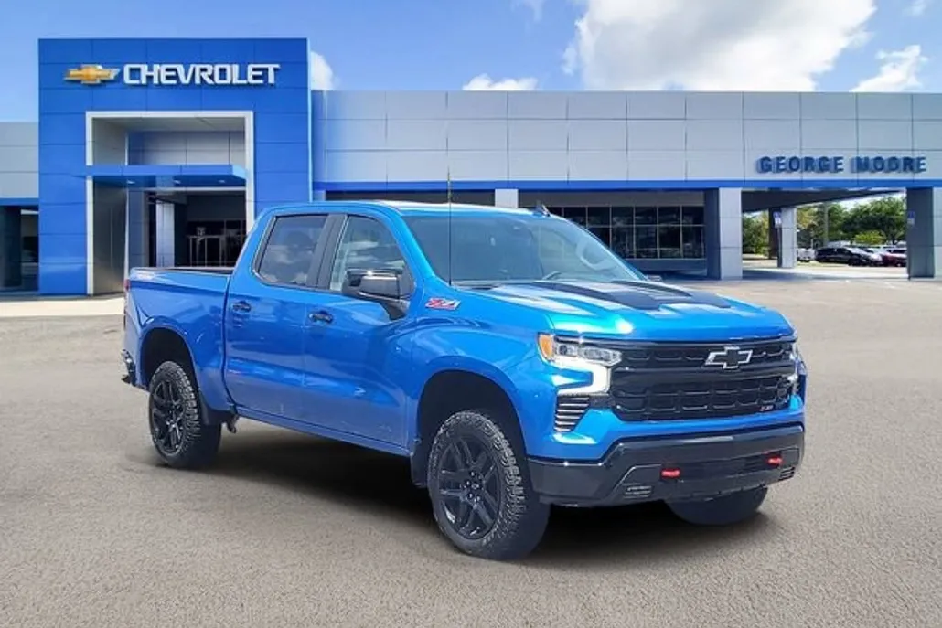 2025 Chevrolet Silverado 1500 LT photo 1