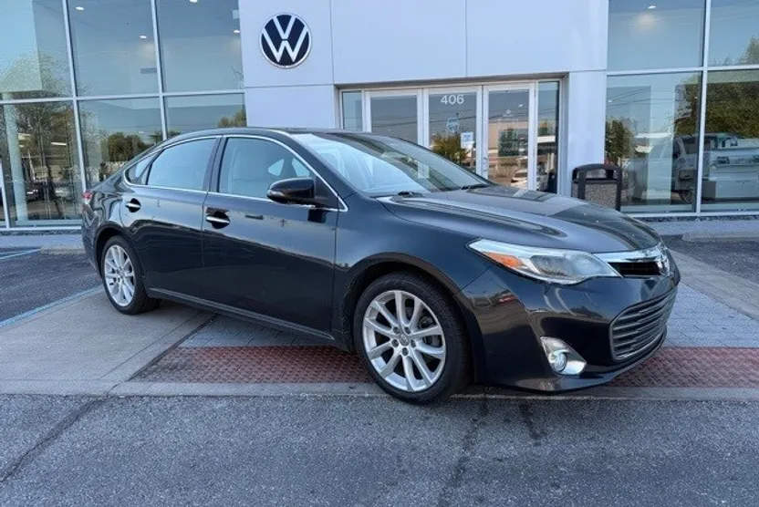 2015 Toyota Avalon Limited photo 1