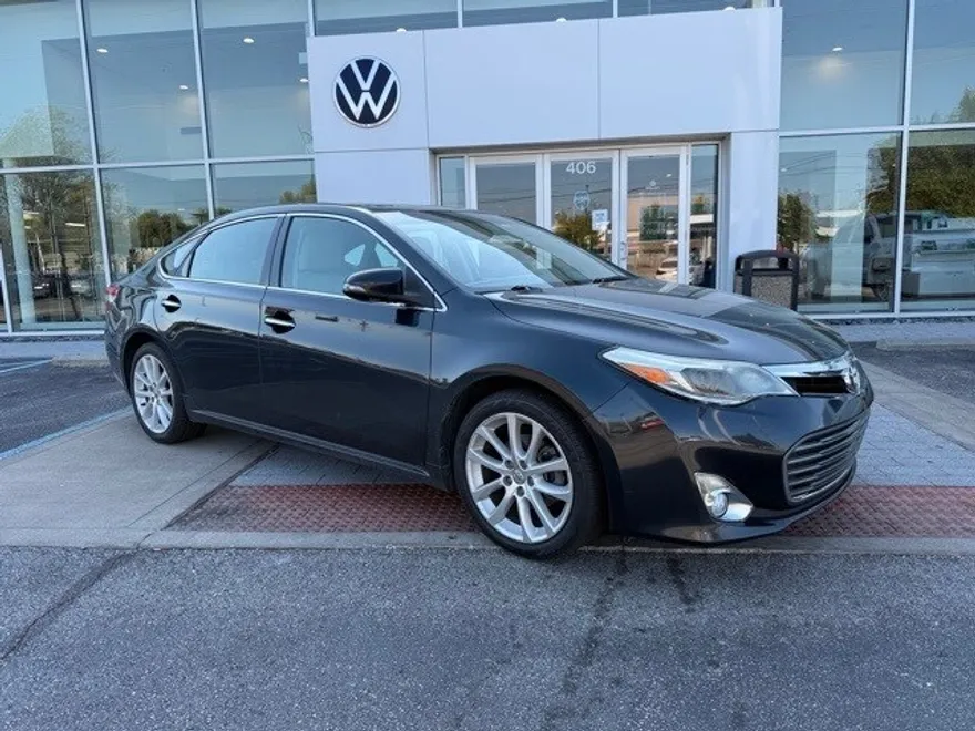 2015 Toyota Avalon Limited photo 1