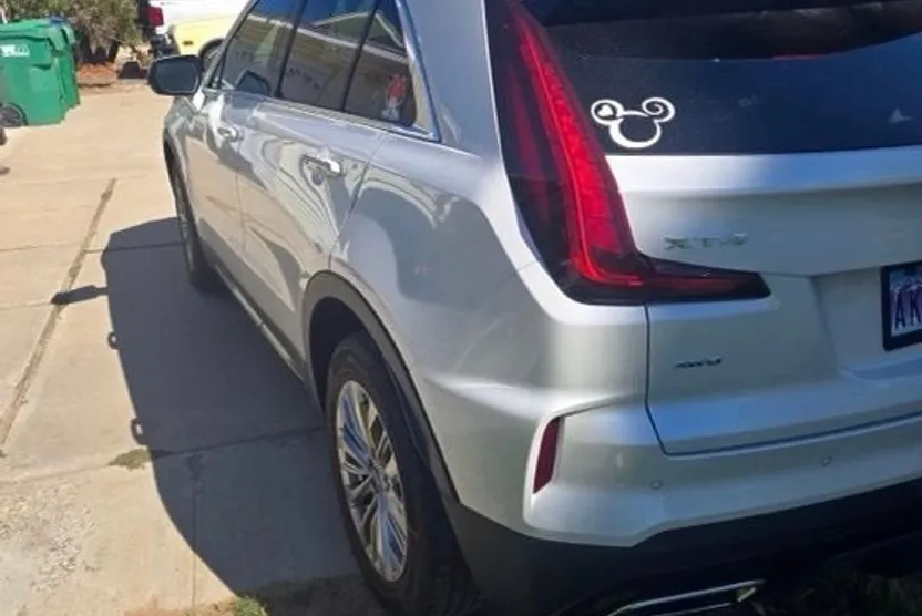 2024 Cadillac XT4 Premium Luxury photo 1