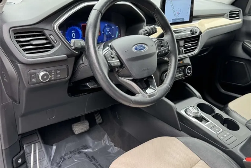 2021 Ford Escape Titanium photo 1