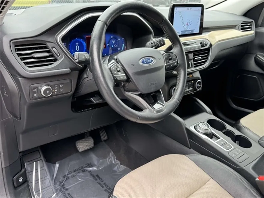2021 Ford Escape Titanium Hybrid photo 1