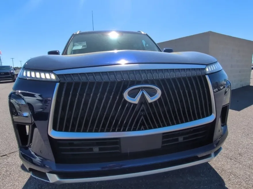 2025 Infiniti QX80 Luxe photo 1