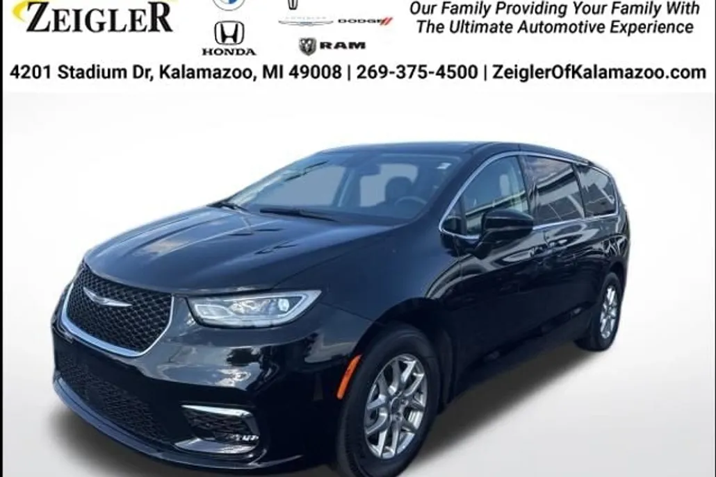 2024 Chrysler Pacifica Touring L photo 1