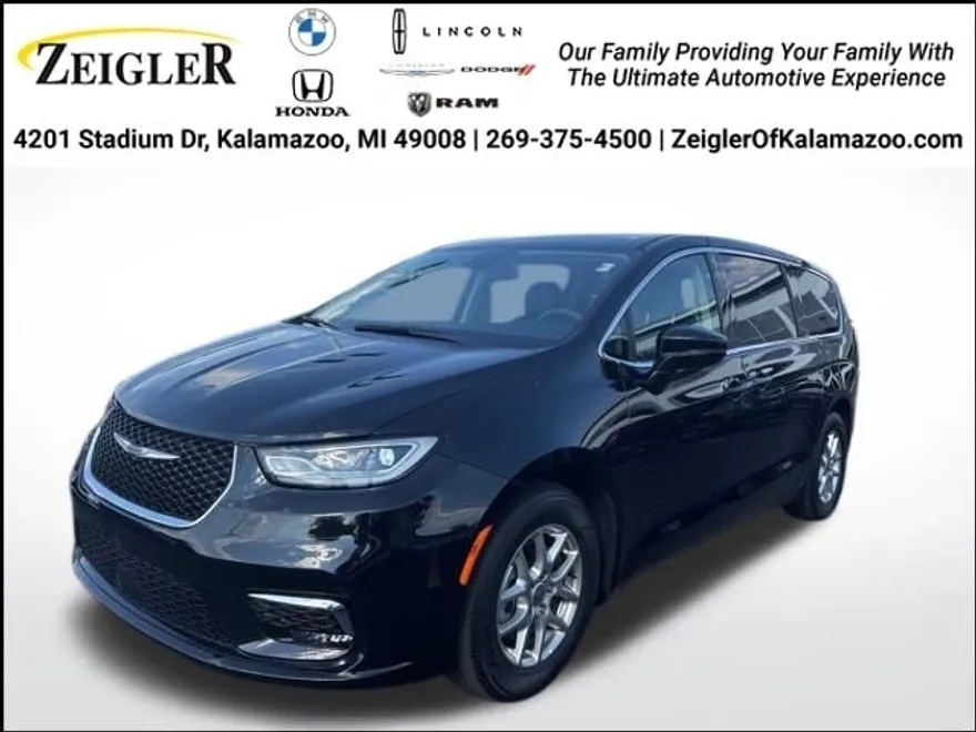 2024 Chrysler Pacifica Touring L photo 1