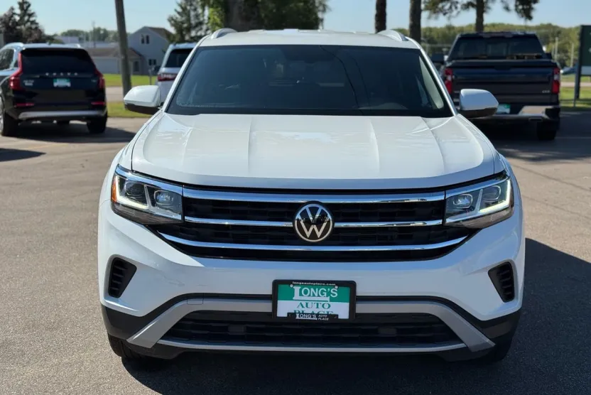 2022 Volkswagen Atlas Cross Sport SE photo 1
