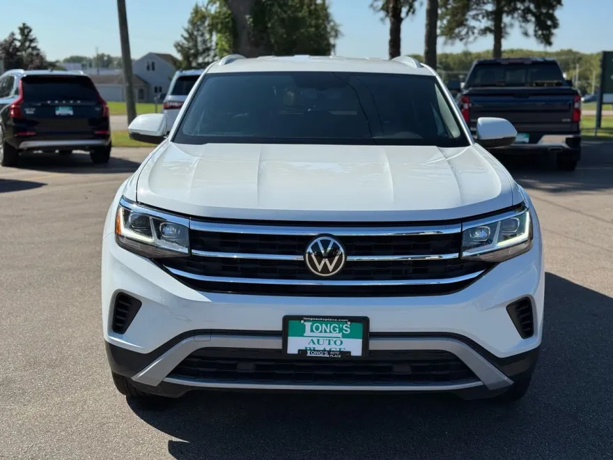 2022 Volkswagen Atlas Cross Sport SE photo 1