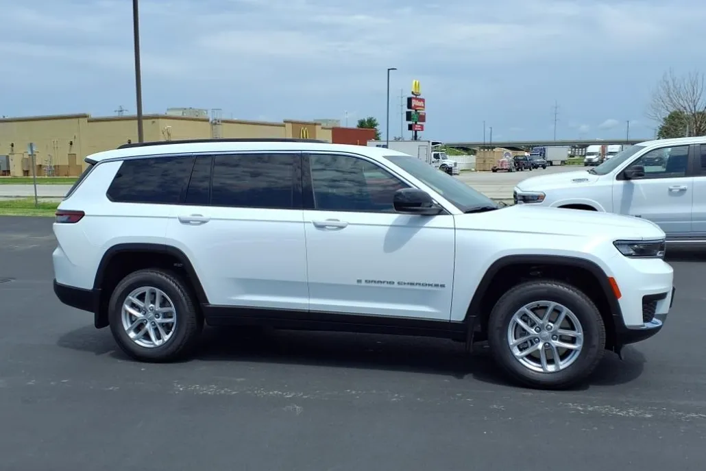 2025 Jeep Grand Cherokee Laredo X photo 1