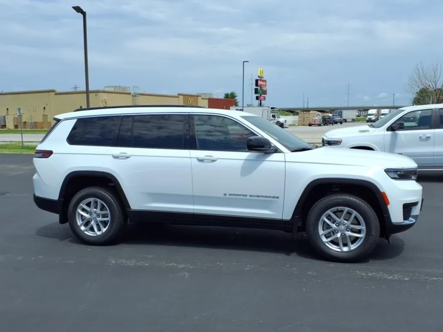 2025 Jeep Grand Cherokee Laredo X photo 1