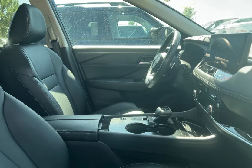 2024 Nissan Rogue SL photo 1