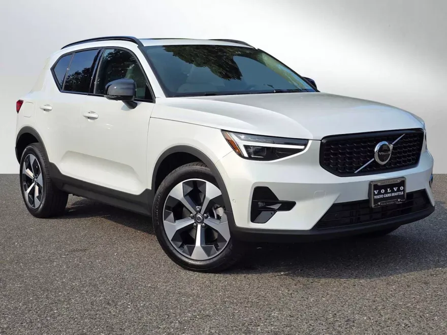 2026 Volvo XC40 Plus photo 1