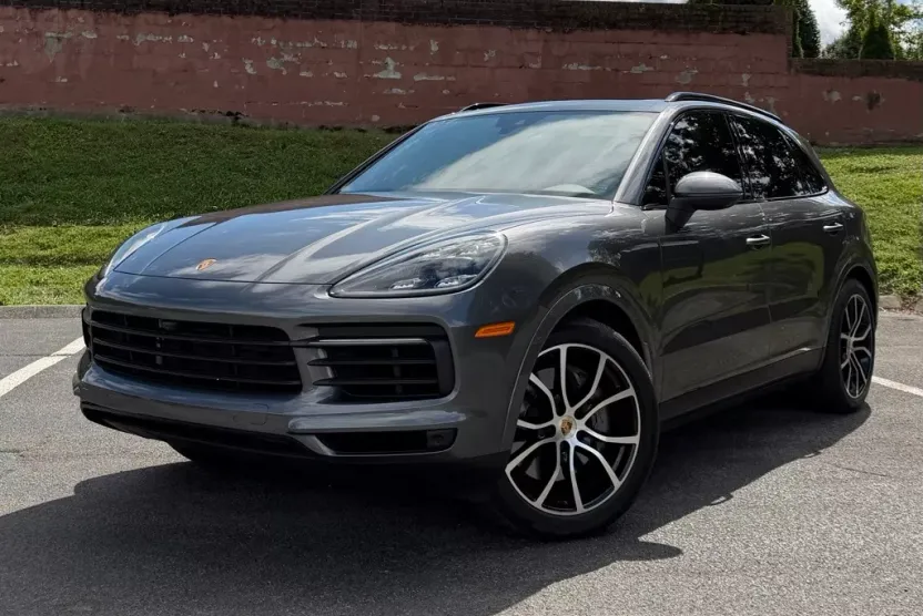 2022 Porsche Cayenne S photo 1