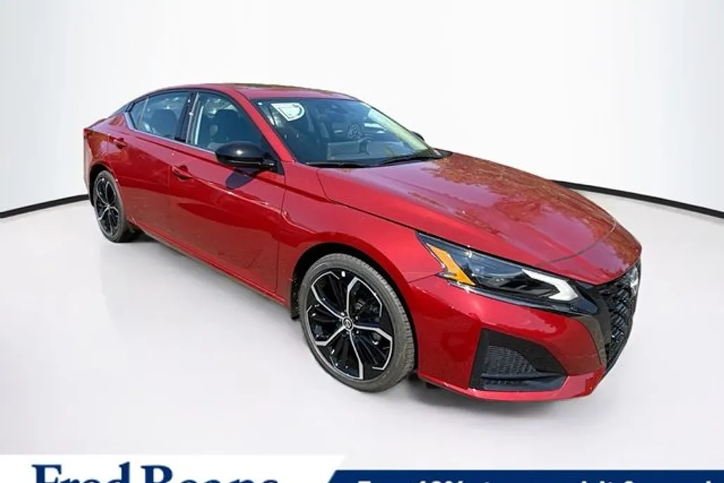 2025 Nissan Altima SR photo 1