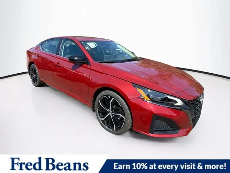 2025 Nissan Altima SR photo 1
