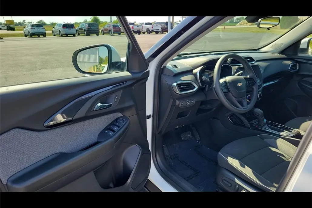 2023 Chevrolet Trailblazer LT photo 1