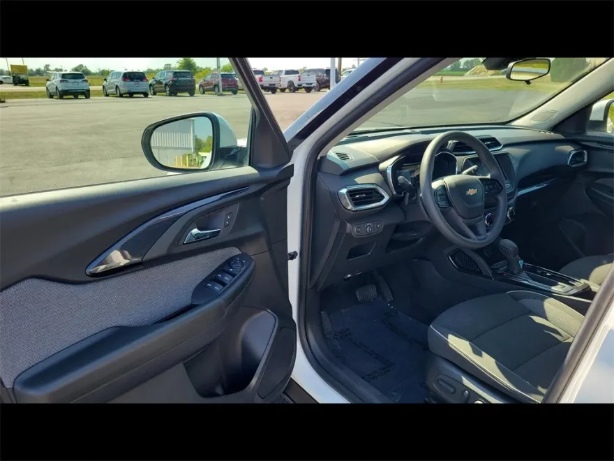 2023 Chevrolet Trailblazer LT photo 1