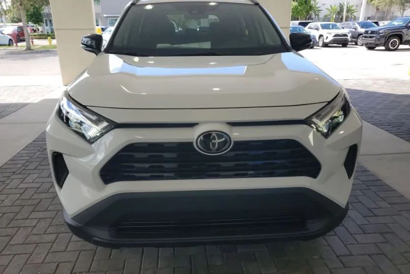 2025 Toyota RAV4 XLE photo 1