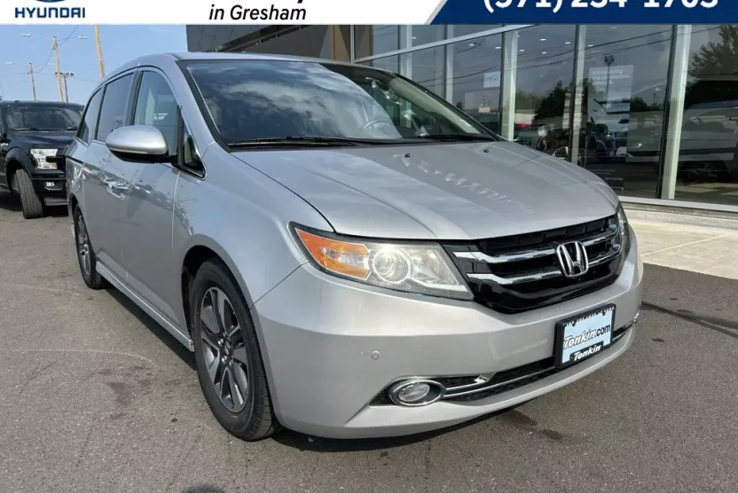 2015 Honda Odyssey Touring photo 1