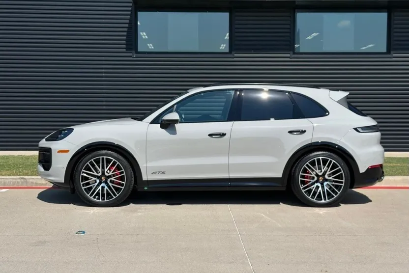 2026 Porsche Cayenne GTS photo 1