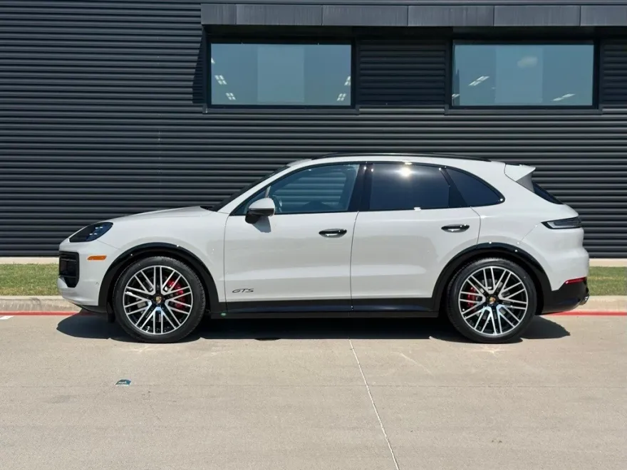 2026 Porsche Cayenne GTS photo 1