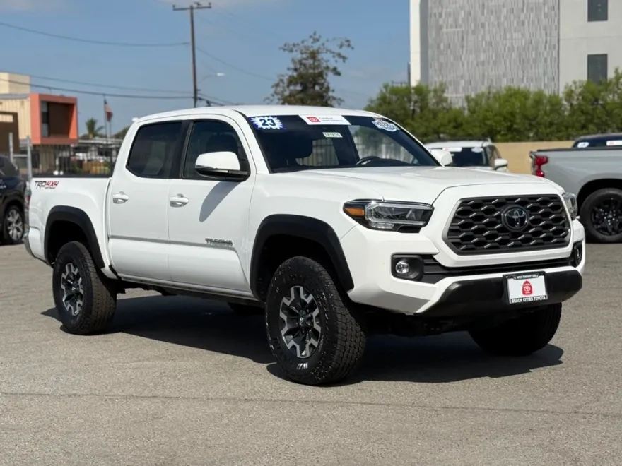 2023 Toyota Tacoma TRD Off-Road photo 1