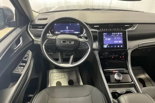 2023 Jeep Grand Cherokee Laredo X photo 1