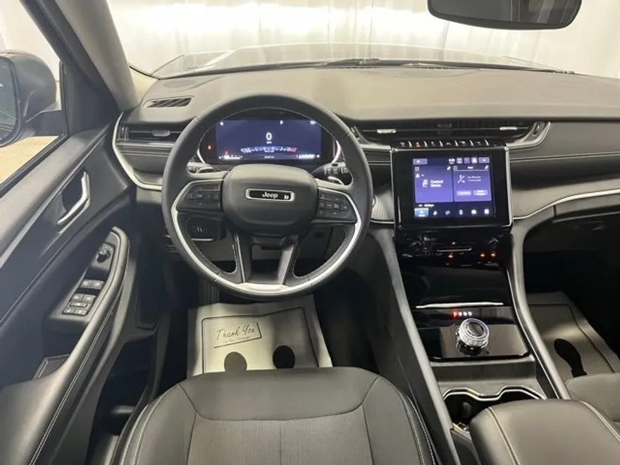 2023 Jeep Grand Cherokee Laredo X photo 1