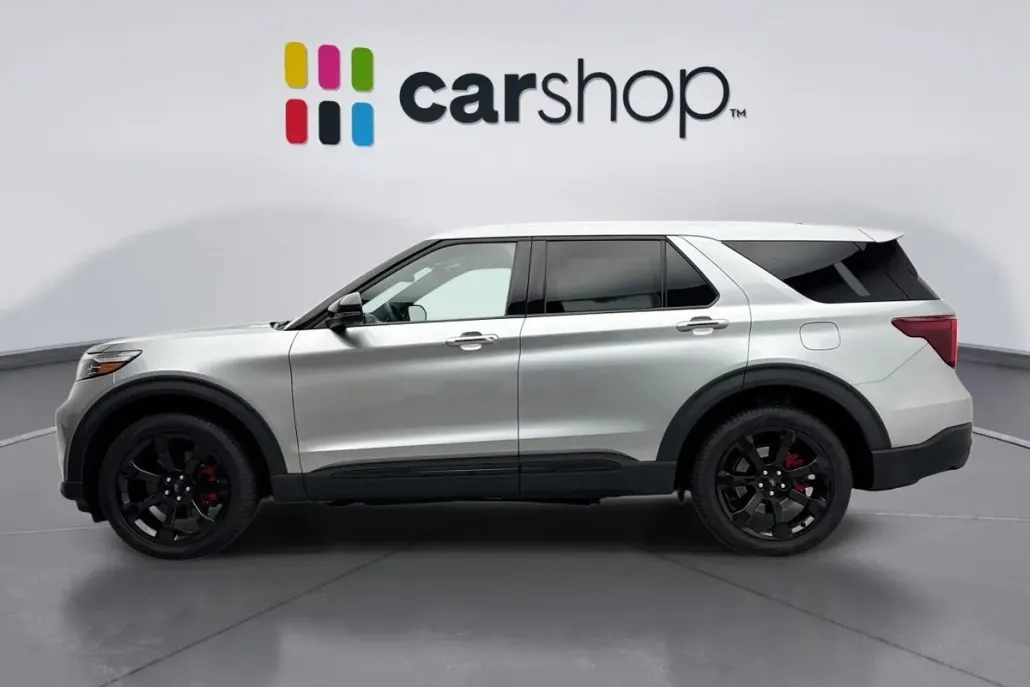 2022 Ford Explorer ST photo 1