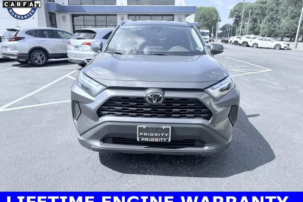 2023 Toyota RAV4 XLE photo 1
